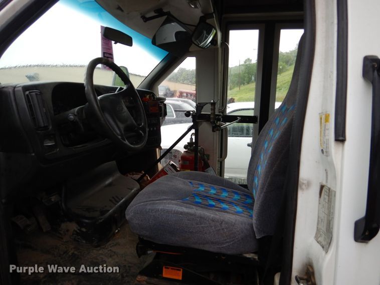 image for item DH5545 2008 Chevrolet C4500  shuttle bus