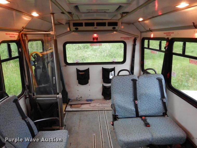 image for item DH5545 2008 Chevrolet C4500  shuttle bus