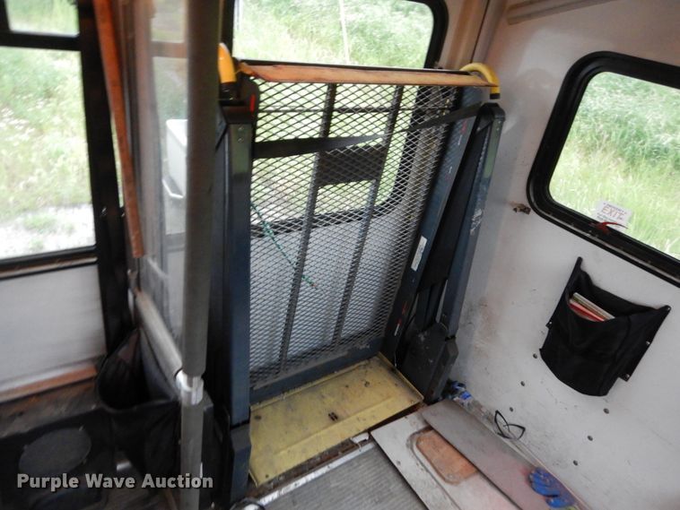 image for item DH5545 2008 Chevrolet C4500  shuttle bus