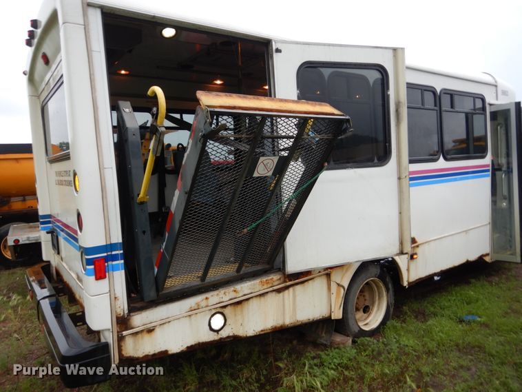 image for item DH5545 2008 Chevrolet C4500  shuttle bus