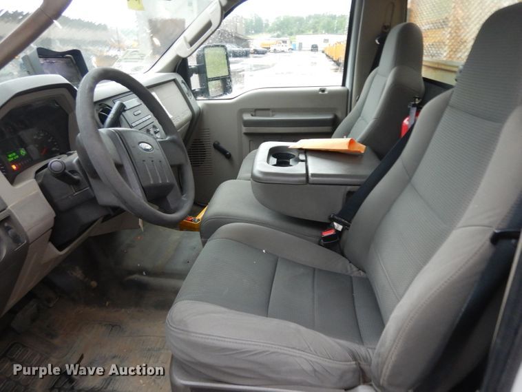 image for item DH5549 2009 Ford F550 Super Duty  flatbed truck with crane