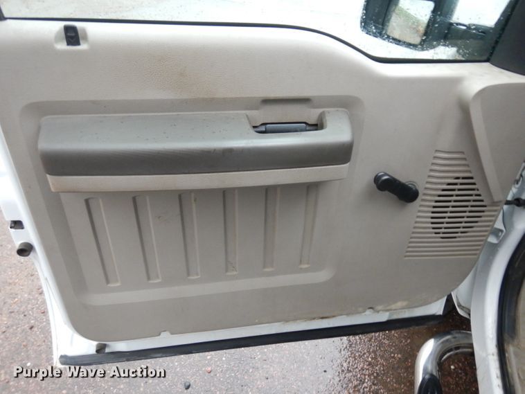 image for item DH5549 2009 Ford F550 Super Duty  flatbed truck with crane