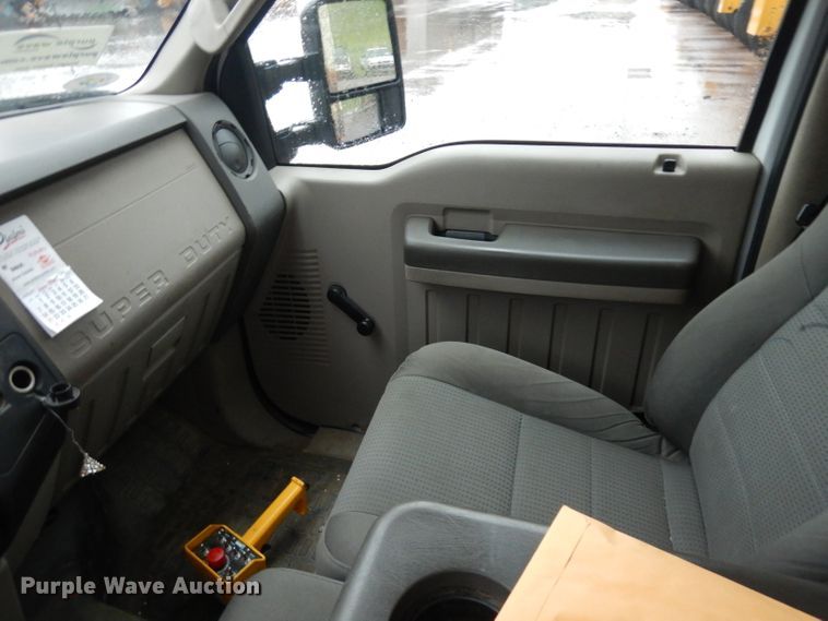 image for item DH5549 2009 Ford F550 Super Duty  flatbed truck with crane