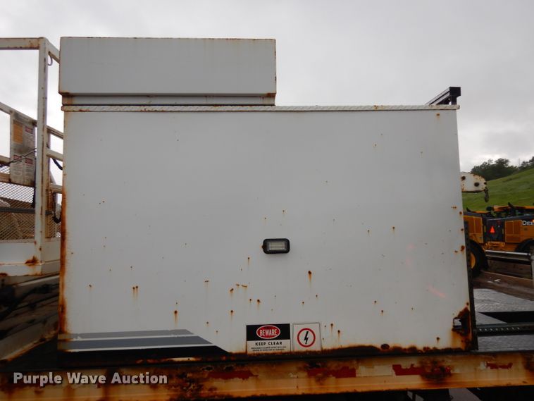 image for item DH5549 2009 Ford F550 Super Duty  flatbed truck with crane