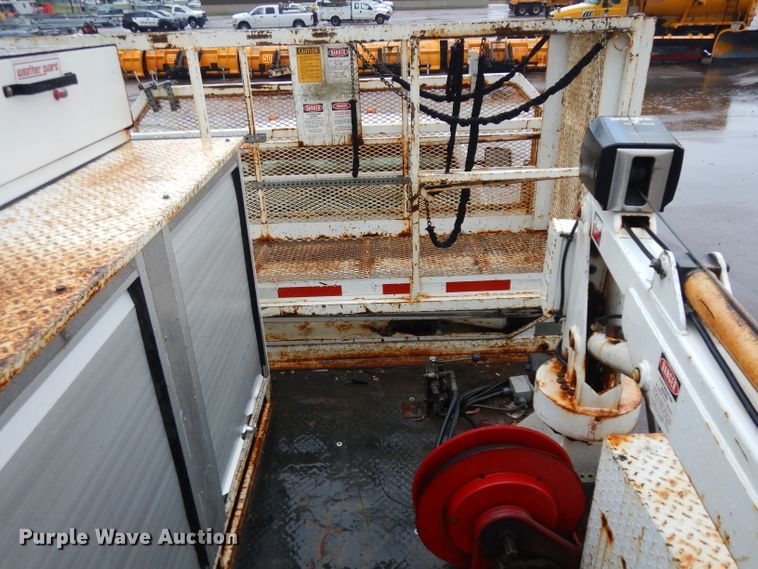 image for item DH5549 2009 Ford F550 Super Duty  flatbed truck with crane