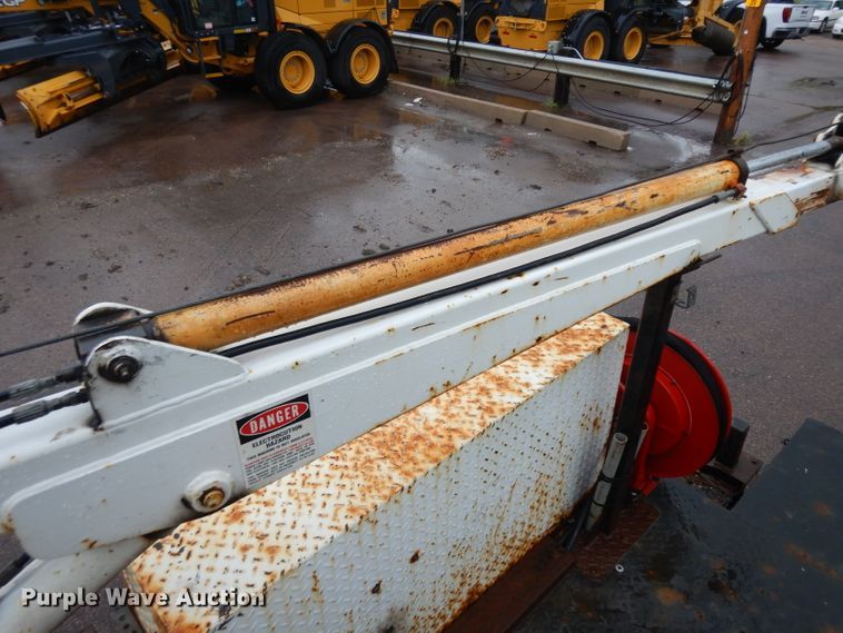 image for item DH5549 2009 Ford F550 Super Duty  flatbed truck with crane