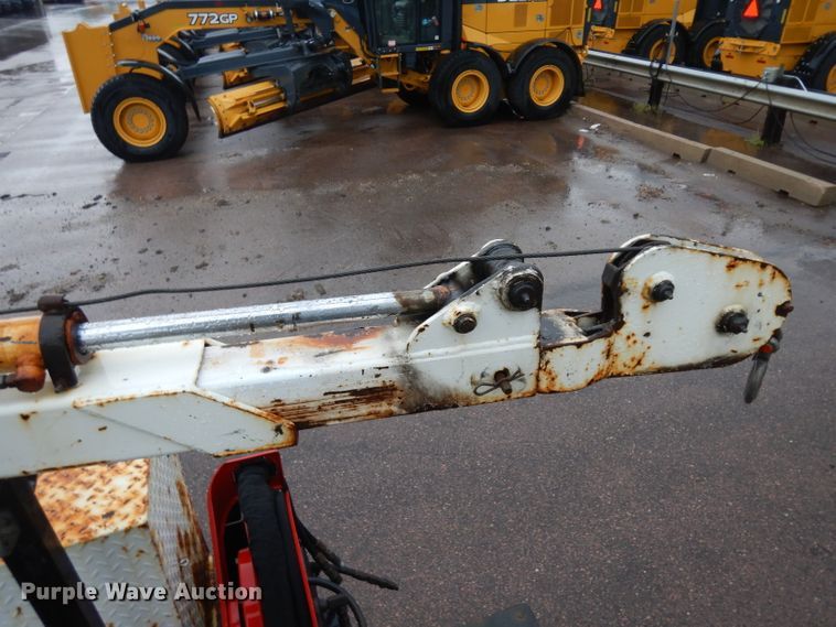 image for item DH5549 2009 Ford F550 Super Duty  flatbed truck with crane