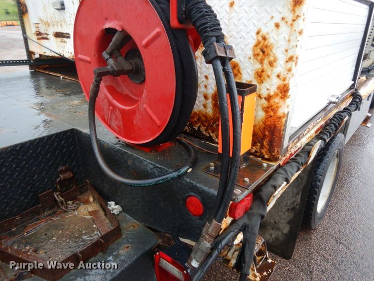 image for item DH5549 2009 Ford F550 Super Duty  flatbed truck with crane