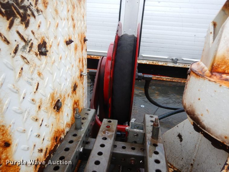 image for item DH5549 2009 Ford F550 Super Duty  flatbed truck with crane