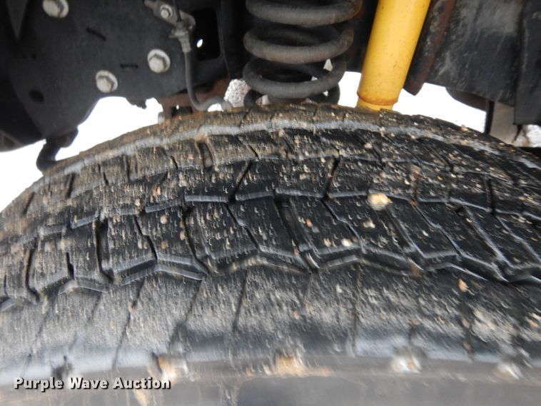 image for item DH5549 2009 Ford F550 Super Duty  flatbed truck with crane