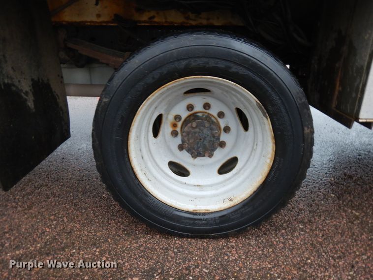 image for item DH5549 2009 Ford F550 Super Duty  flatbed truck with crane