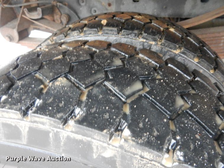 image for item DH5549 2009 Ford F550 Super Duty  flatbed truck with crane