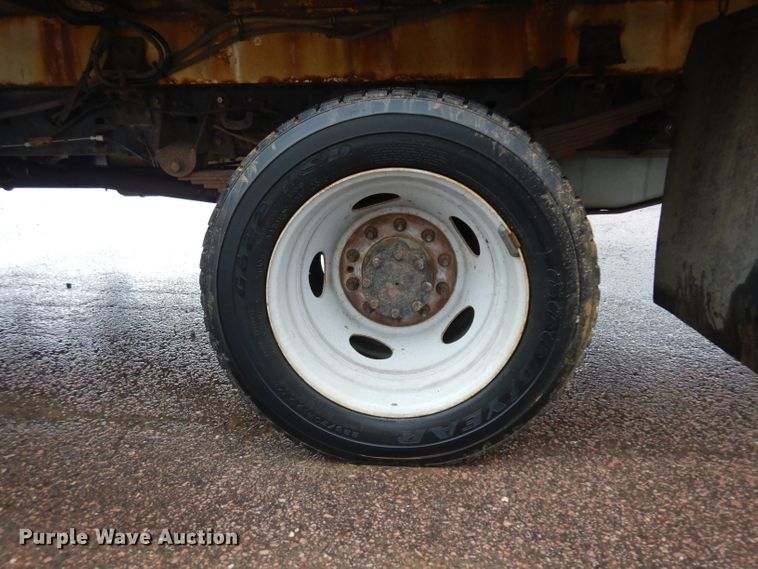 image for item DH5549 2009 Ford F550 Super Duty  flatbed truck with crane