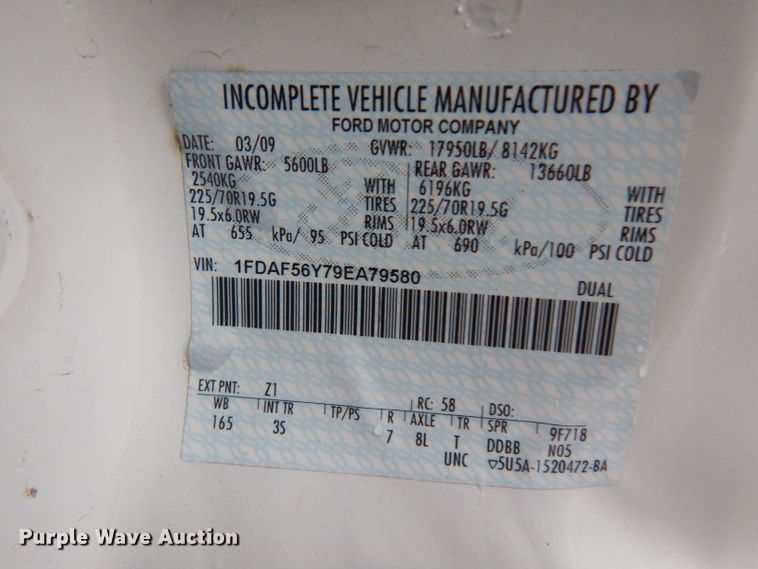 image for item DH5549 2009 Ford F550 Super Duty  flatbed truck with crane