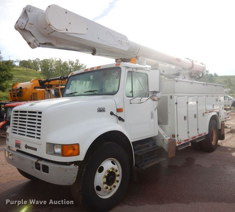 image for item DH5552 2002 International 4900  bucket truck