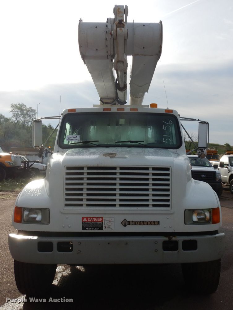 image for item DH5552 2002 International 4900  bucket truck