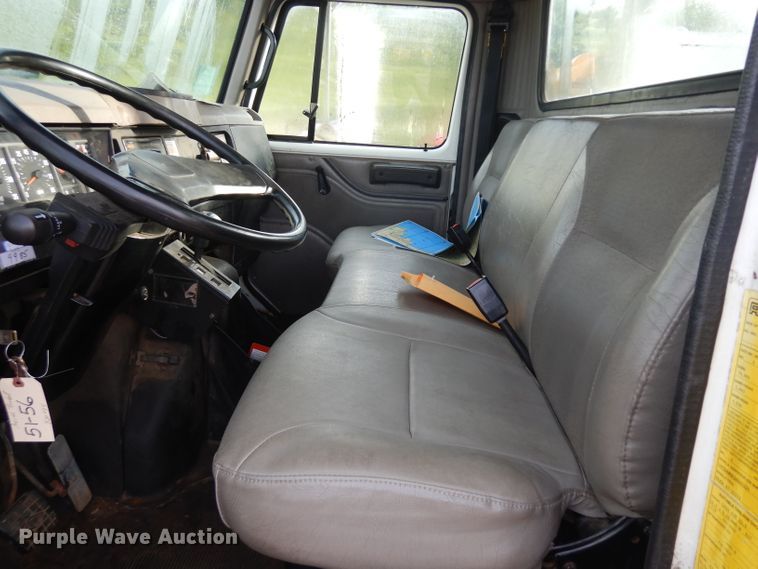 image for item DH5552 2002 International 4900  bucket truck