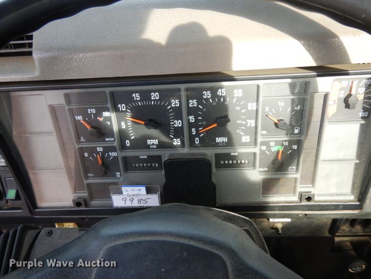 image for item DH5552 2002 International 4900  bucket truck