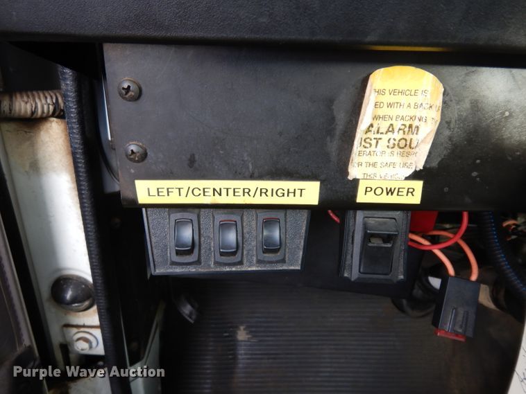 image for item DH5552 2002 International 4900  bucket truck