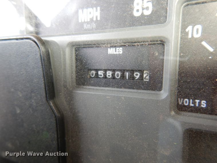 image for item DH5552 2002 International 4900  bucket truck