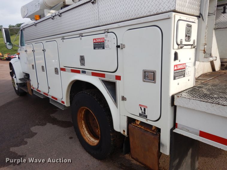 image for item DH5552 2002 International 4900  bucket truck