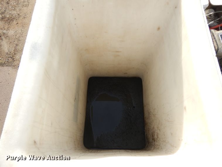 image for item DH5552 2002 International 4900  bucket truck