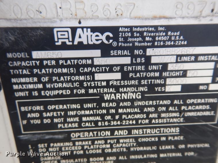 image for item DH5552 2002 International 4900  bucket truck