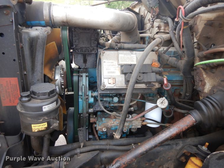 image for item DH5552 2002 International 4900  bucket truck