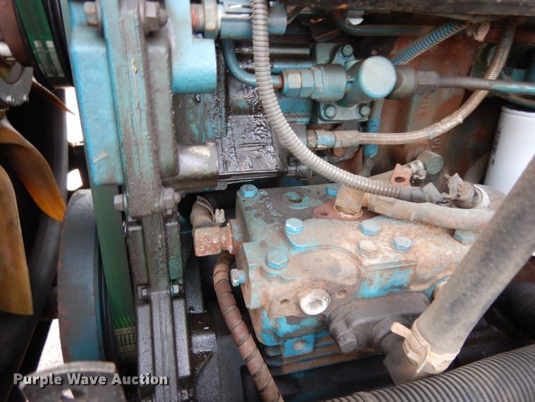 image for item DH5552 2002 International 4900  bucket truck