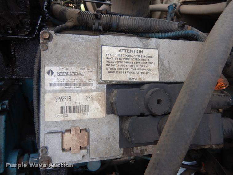 image for item DH5552 2002 International 4900  bucket truck