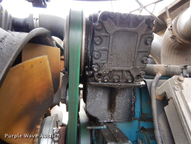 image for item DH5552 2002 International 4900  bucket truck