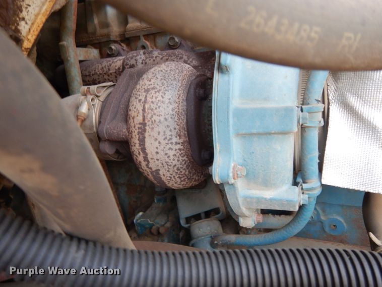 image for item DH5552 2002 International 4900  bucket truck