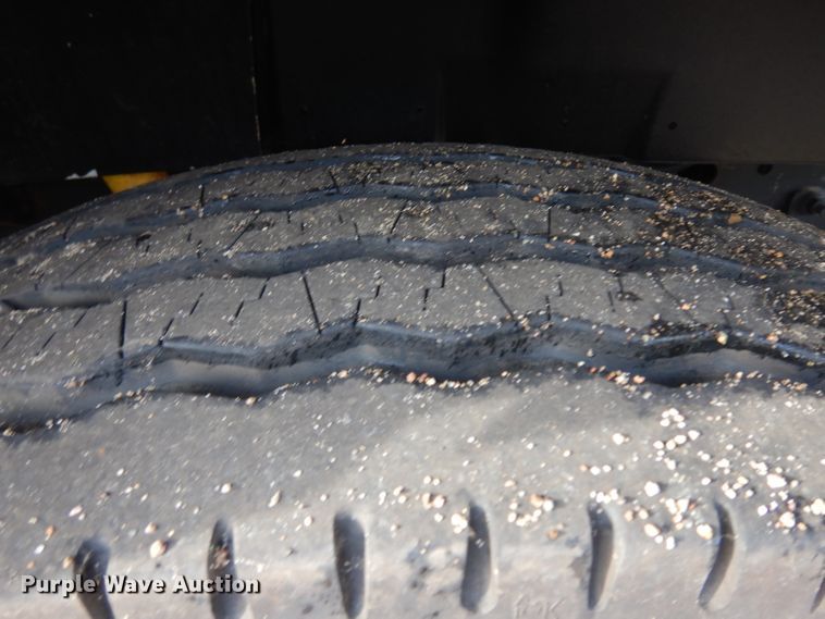 image for item DH5552 2002 International 4900  bucket truck