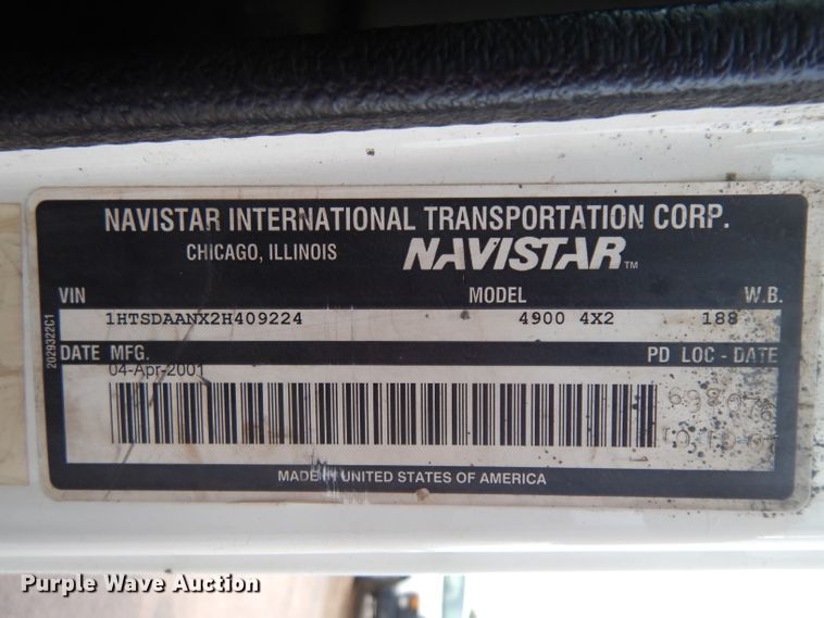 image for item DH5552 2002 International 4900  bucket truck