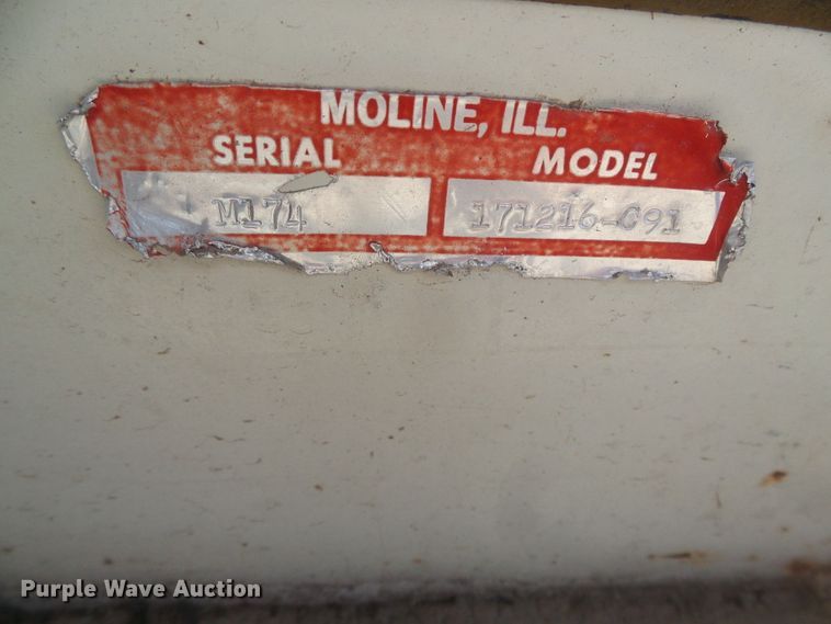 image for item DD0430 International 715 combine