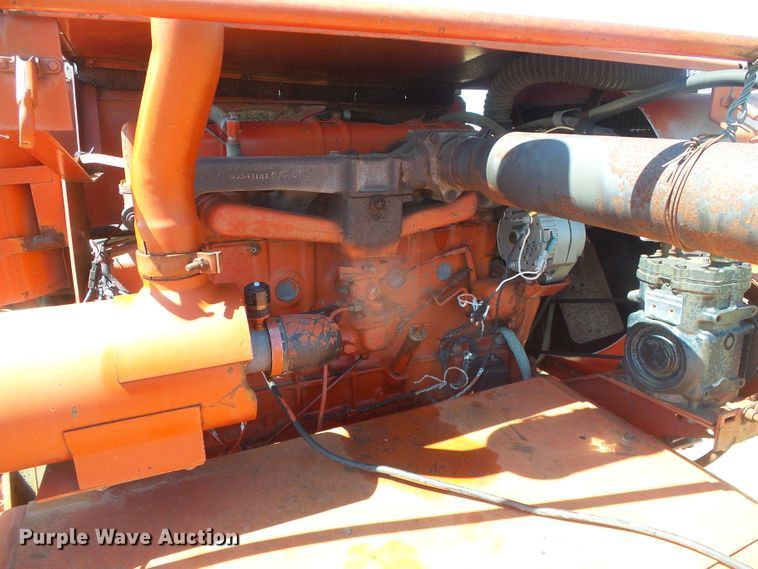 image for item DD0430 International 715 combine