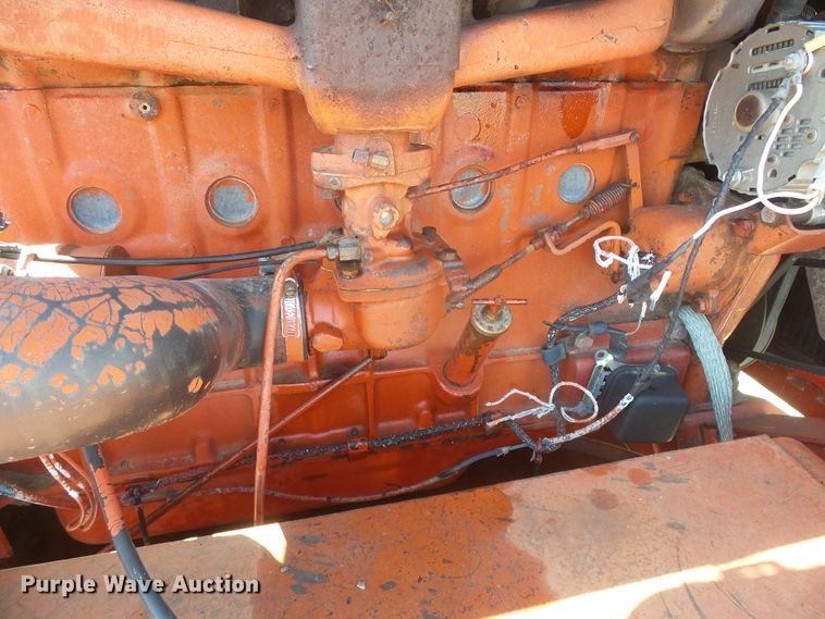 image for item DD0430 International 715 combine