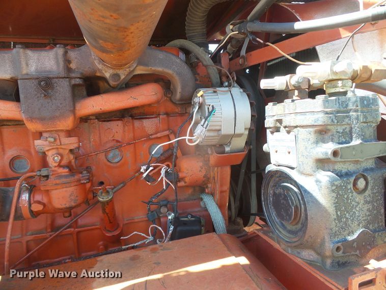 image for item DD0430 International 715 combine