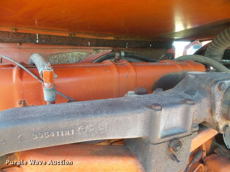 image for item DD0430 International 715 combine