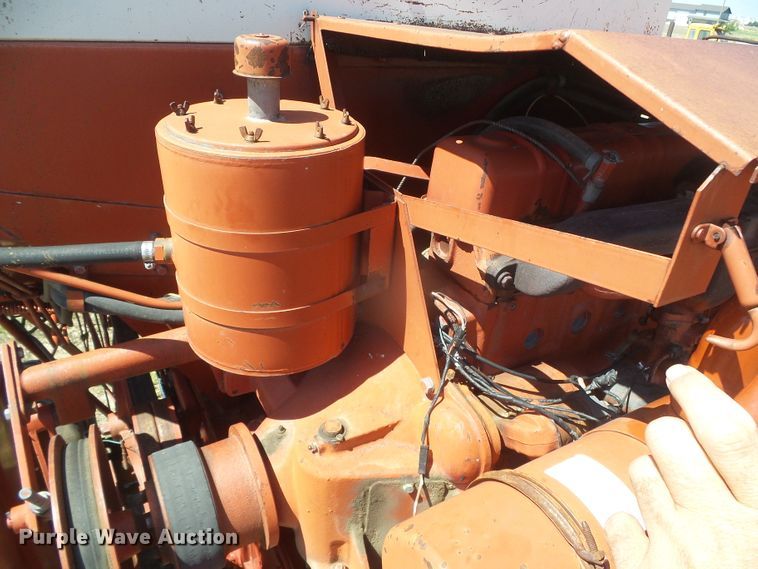 image for item DD0430 International 715 combine