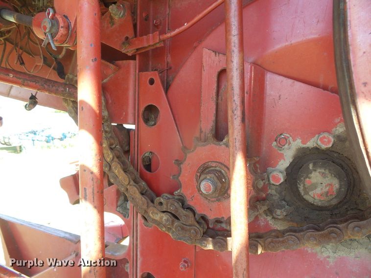 image for item DD0430 International 715 combine