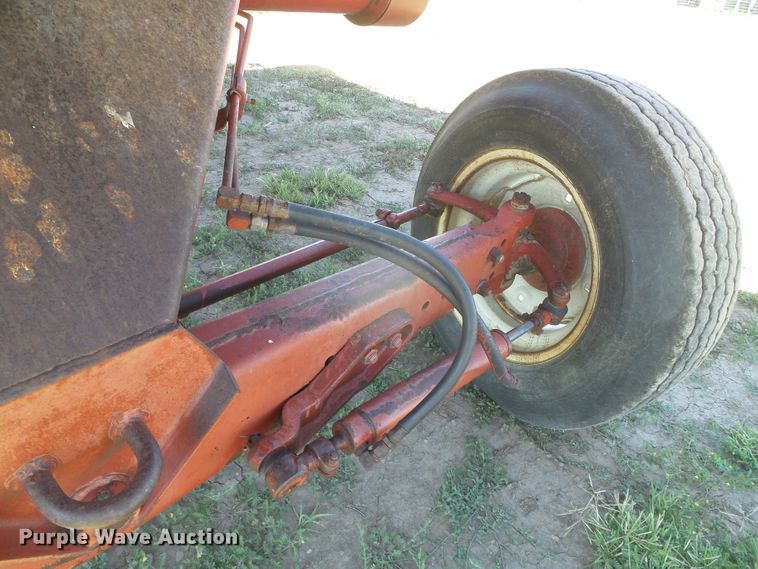 image for item DD0430 International 715 combine