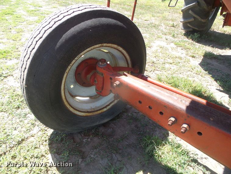 image for item DD0430 International 715 combine