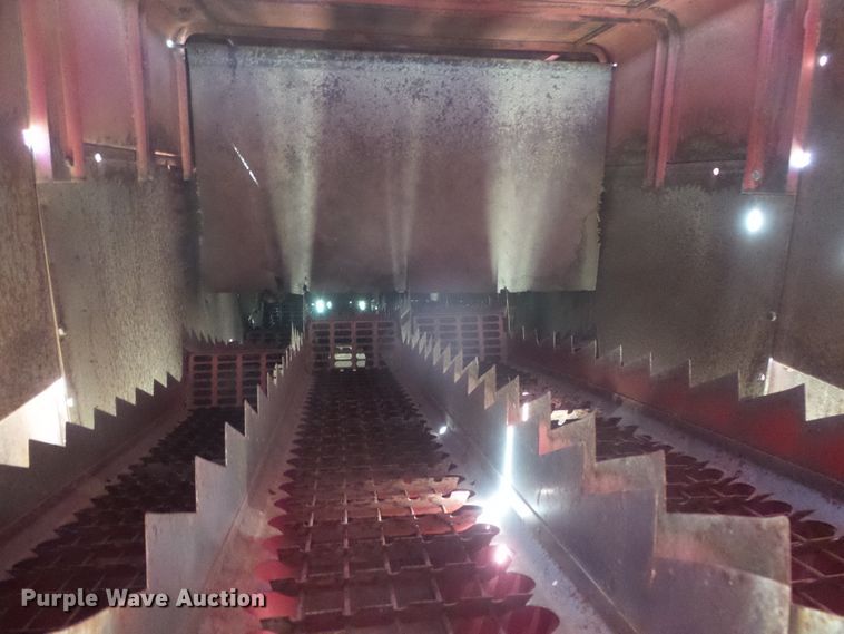 image for item DD0430 International 715 combine