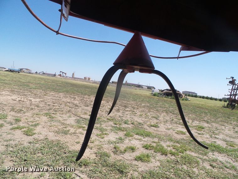 image for item DD0430 International 715 combine