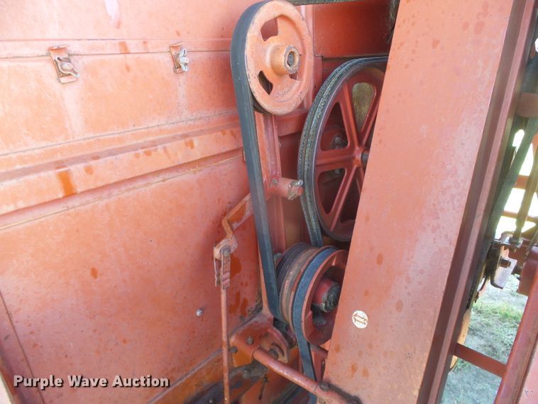 image for item DD0430 International 715 combine