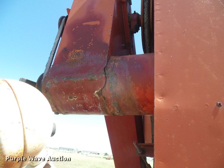 image for item DD0430 International 715 combine