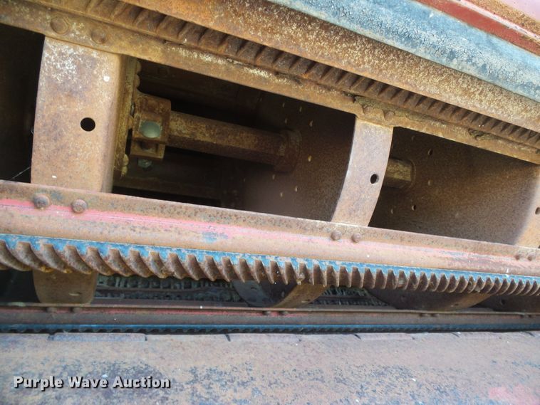 image for item DD0430 International 715 combine