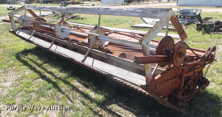 image for item DD0430 International 715 combine