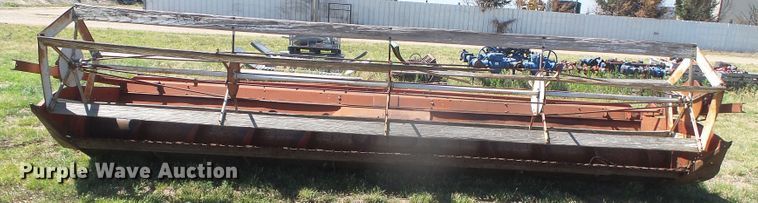 image for item DD0430 International 715 combine